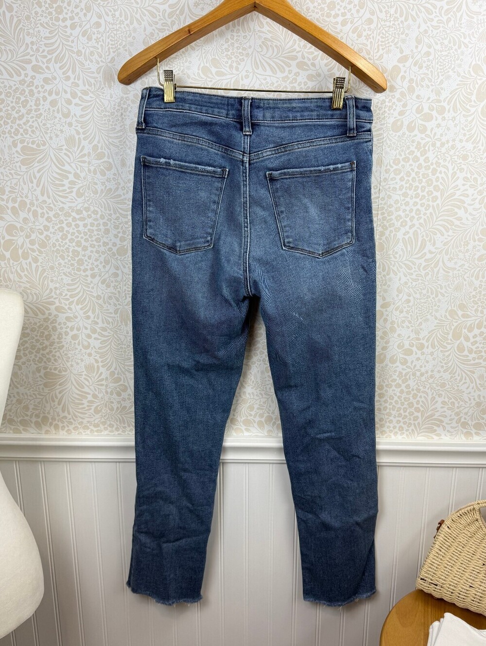 Evereve The Ever Straight High Rise Raw Hem Denim Jean - Size - 27 - Picture 7 of 9